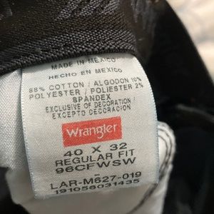 Wrangler relaxed fit jeans 40x32